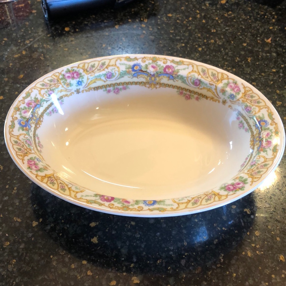 ❤️ Beautiful serving dish Old ivory Syracuse China